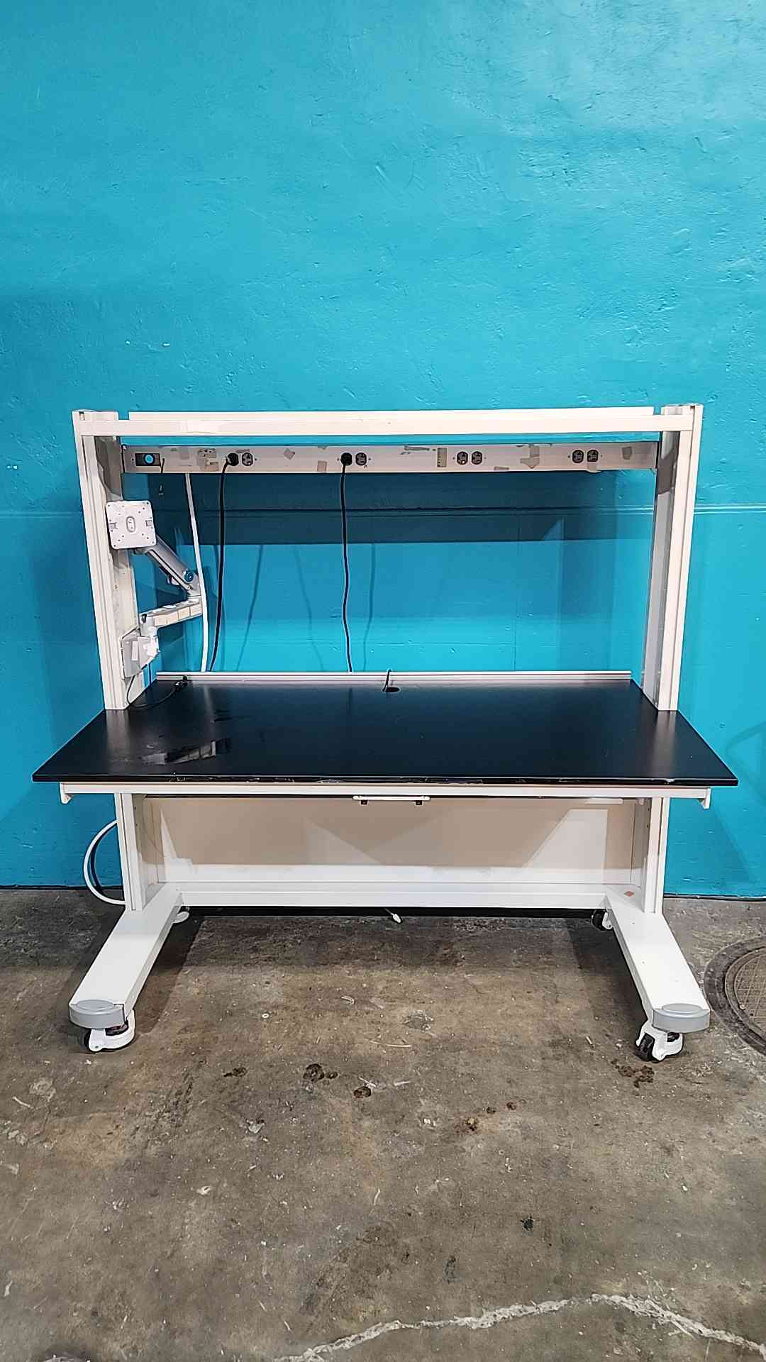 5' Rolling Lab Desk/Table W/PDU Strip (SKU: 115161)