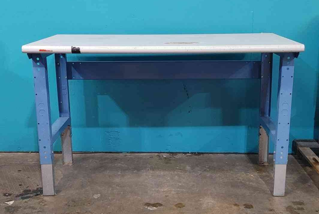 60" White And Blue Table (Sku 115182)