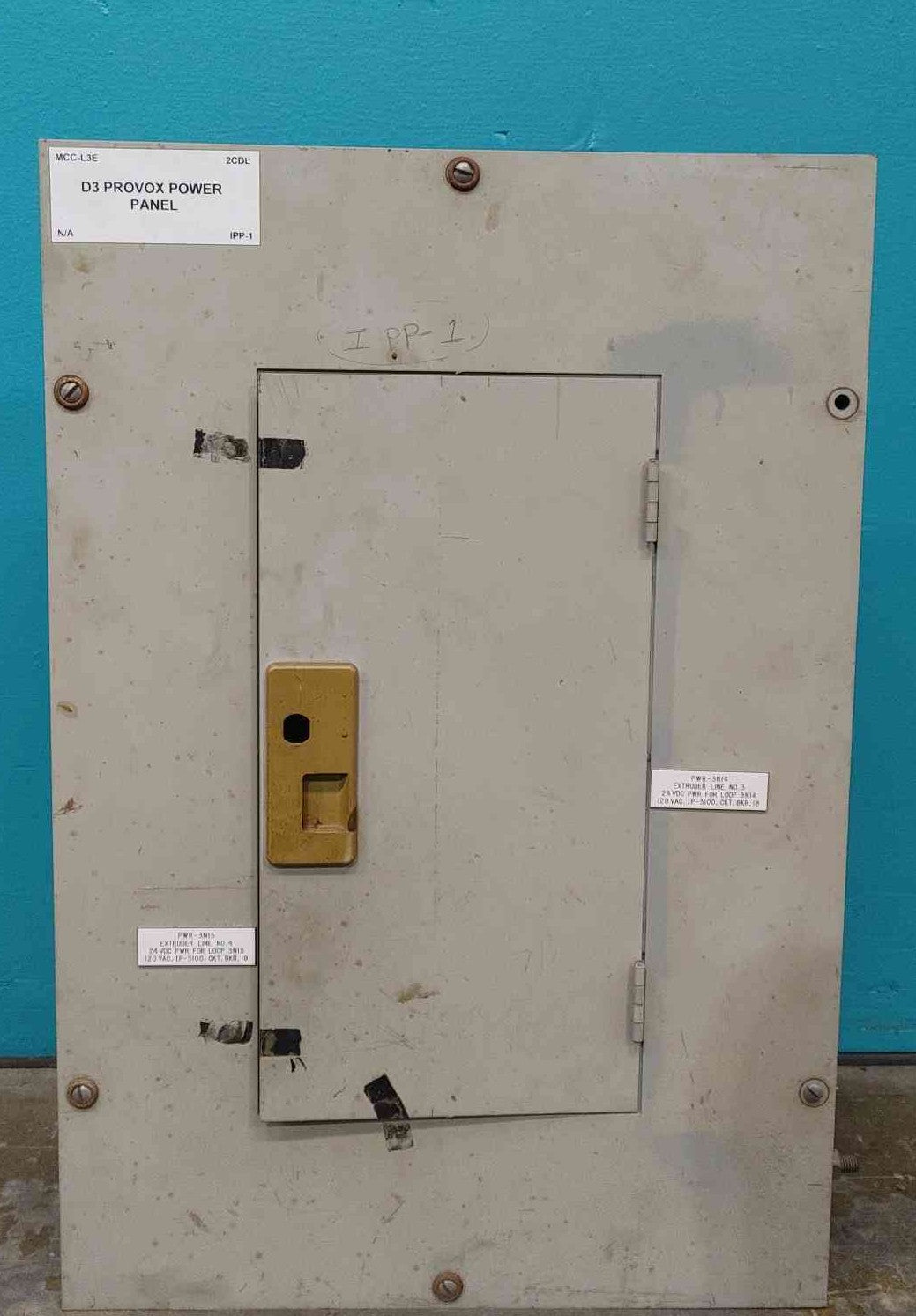 Westinghouse 100A 3PH Panelboard 208Y/120V Class-CTL YS2030 Loaded W Breakers