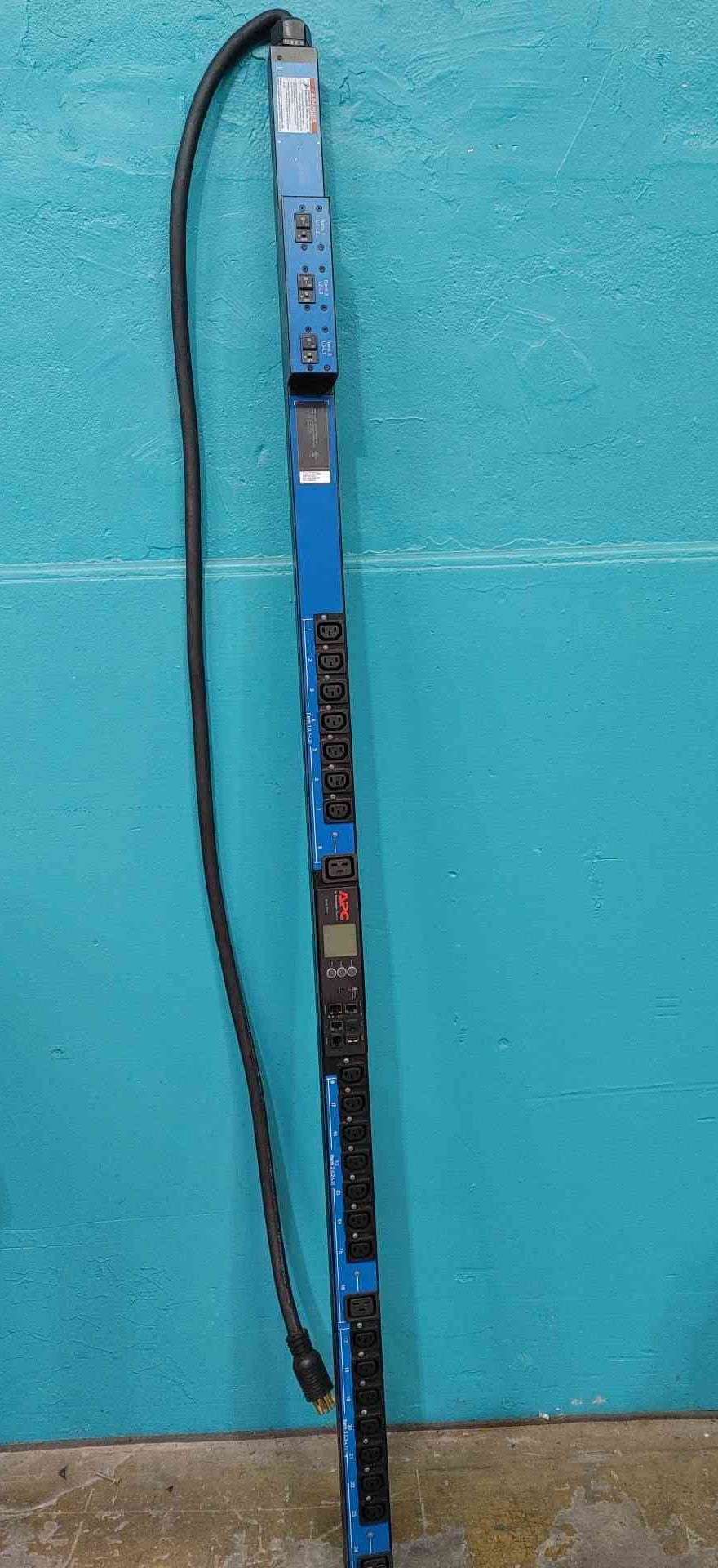 APC AP8865 Metered Rack PDU 0U 208V 3-Phase ZeroU IEC C13 C19 Server Power Strip