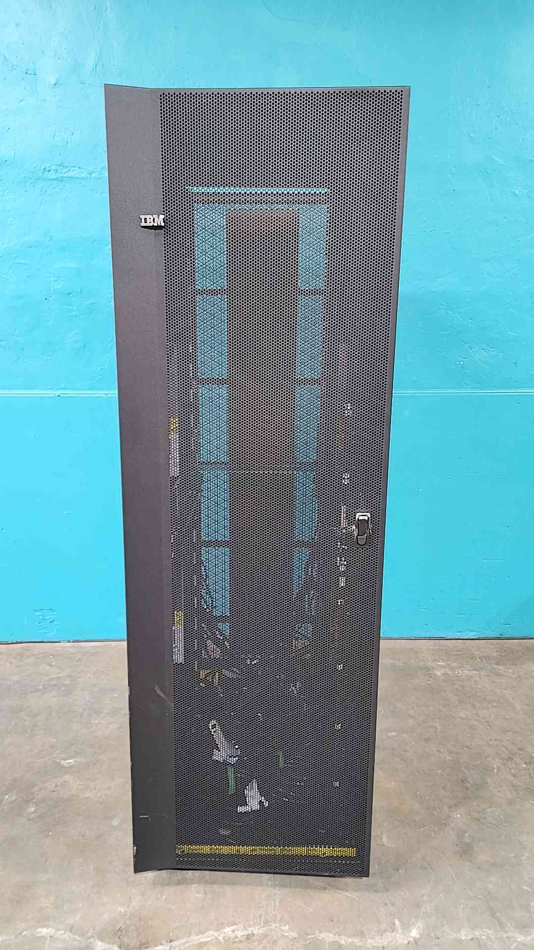 IBM 7014-T42 42U 19-Inch Server Rack Cabinet Enclosure w/ Dual Vertical PDUs T42