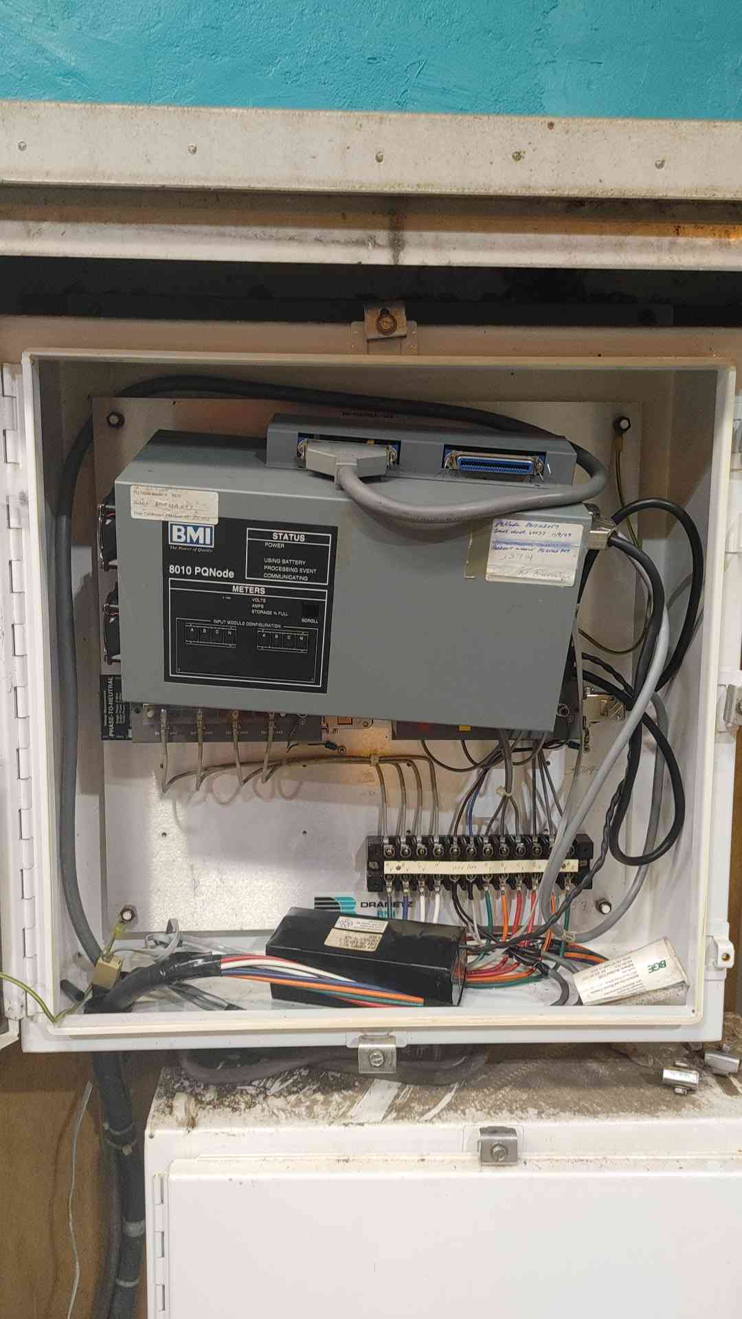 Dranetz BMI 8010 PQNode Power Quality Analyzer Monitor Substation Enclosure Cabinet
