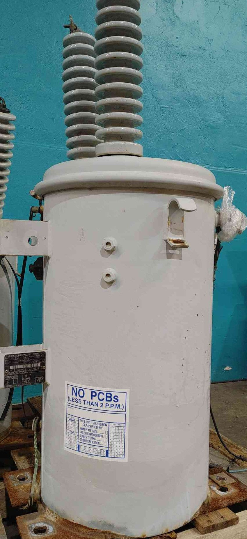 Magnetic Electric 25 kVA Overhead Pole Transformer 34500V 34.5kV to 120/240V
