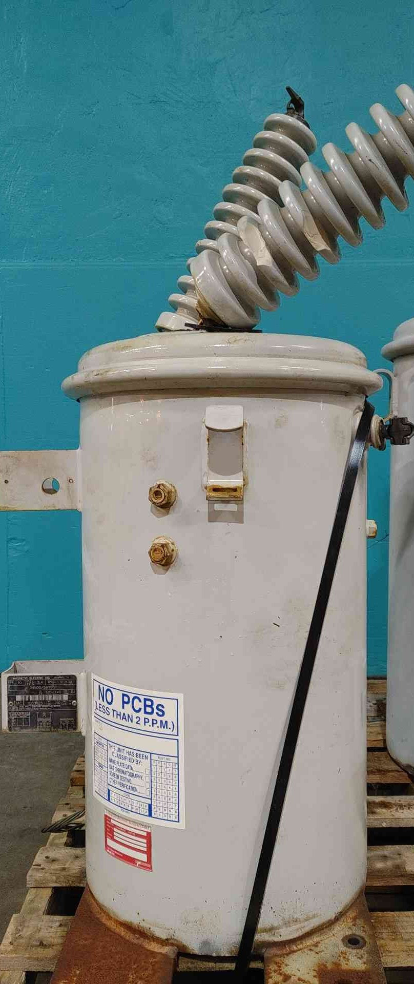 Magnetic Electric Co. 10 kVA Single-Phase Overhead Distribution Transformer 34500V to 120/240V (Sku:116310)