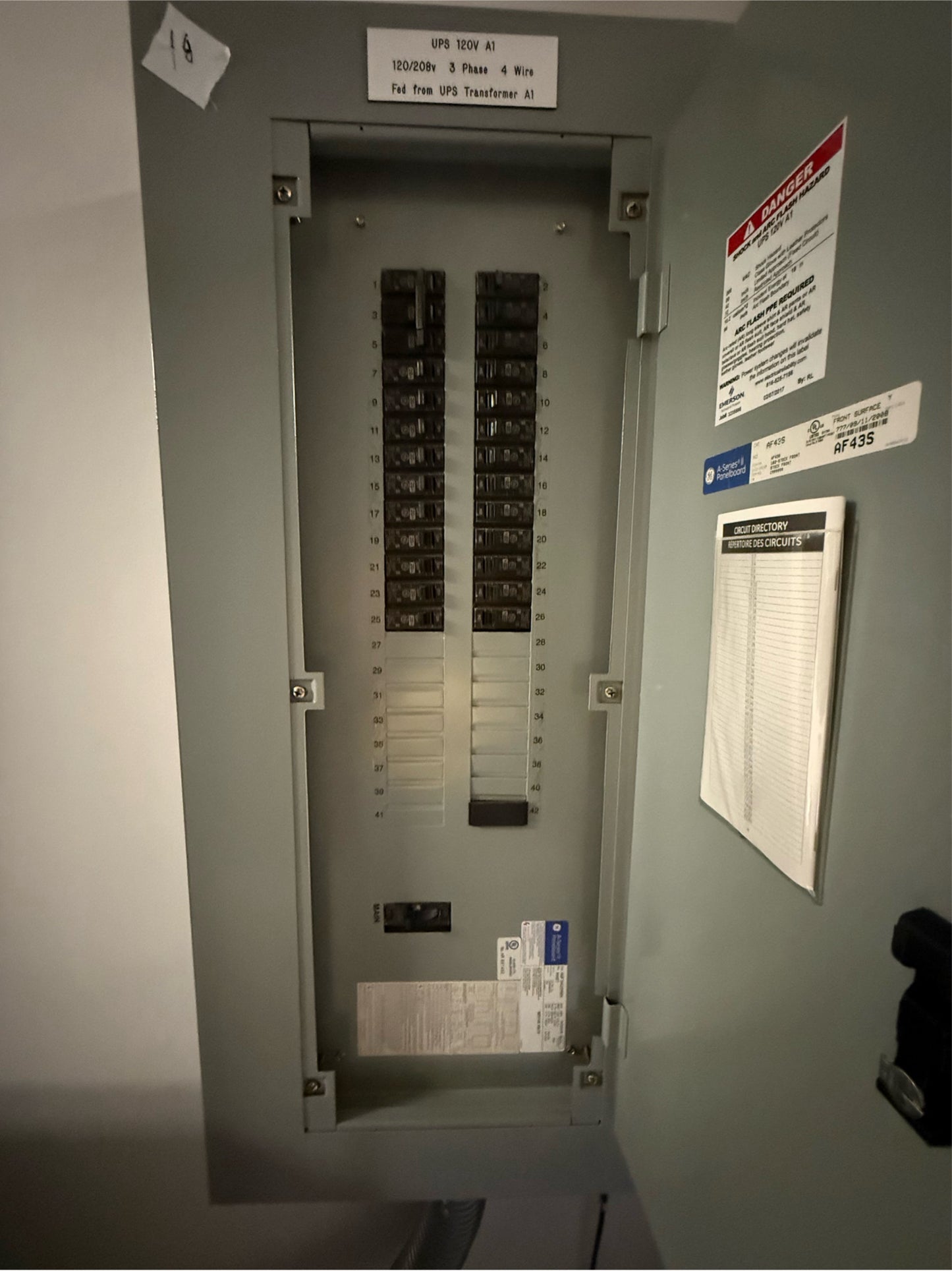 GE A-Series II Panelboard 26 Breaker AF43S 208Y/120V 3ph 4-Wire 225A (SKU: 109996)