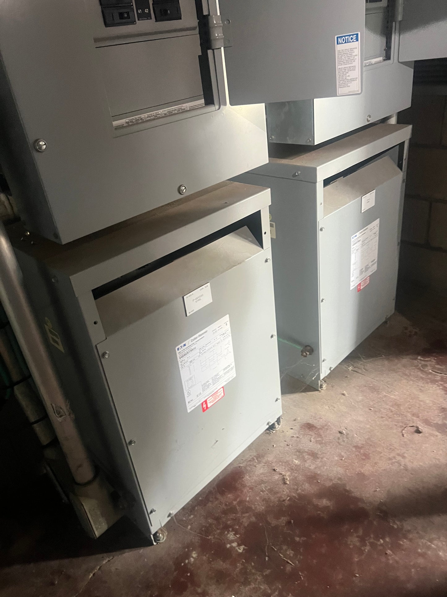 Eaton Cutler Hammer 30 kVA Transformer 480V to 208Y 120V 3 Phase Copper V48M28T30CU (SKU: 113441)