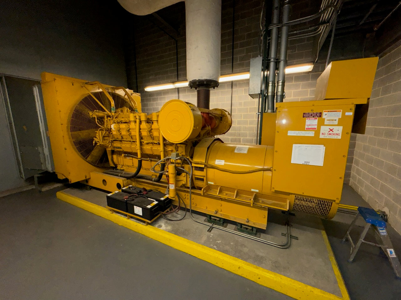 Cat 3512 STD  1135kW  Hours: 369  2500A breaker