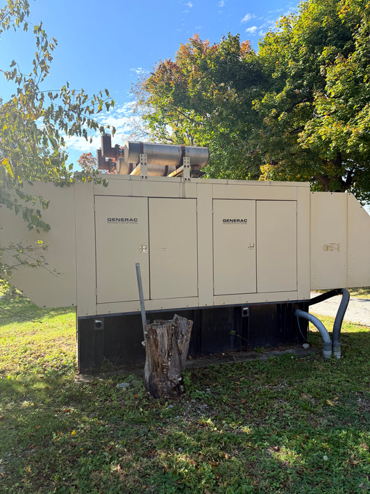 Generac 360 kW Standby Diesel Generator Marathon End 120/208V 3 Phase Genset Tank