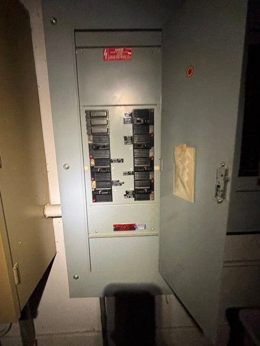 GE NHB 400A 480Y/277V 3PH 4W Commercial Panelboard Enclosure TED Breakers