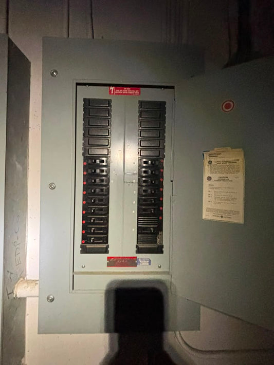 GE NHB 100A 480Y/277V 3PH 4W Panelboard TED Breakers