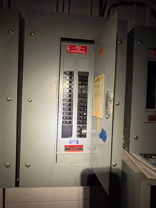 GE NLAB 100A 208Y/120V 3PH 4W  Commercial Panelboard Enclosure THQB Breakers