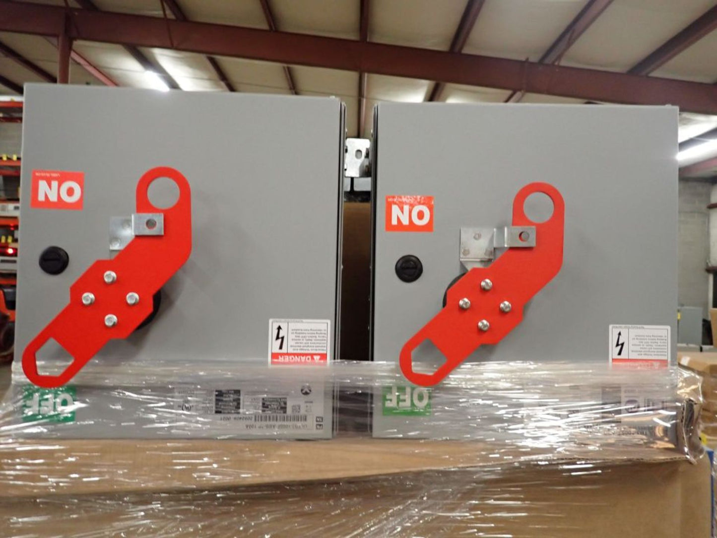 Lot of 24 Vertiv 100A Busway P/N ULTB3-100SF-ABB-3P-100A, 100A, 600V, 3PH