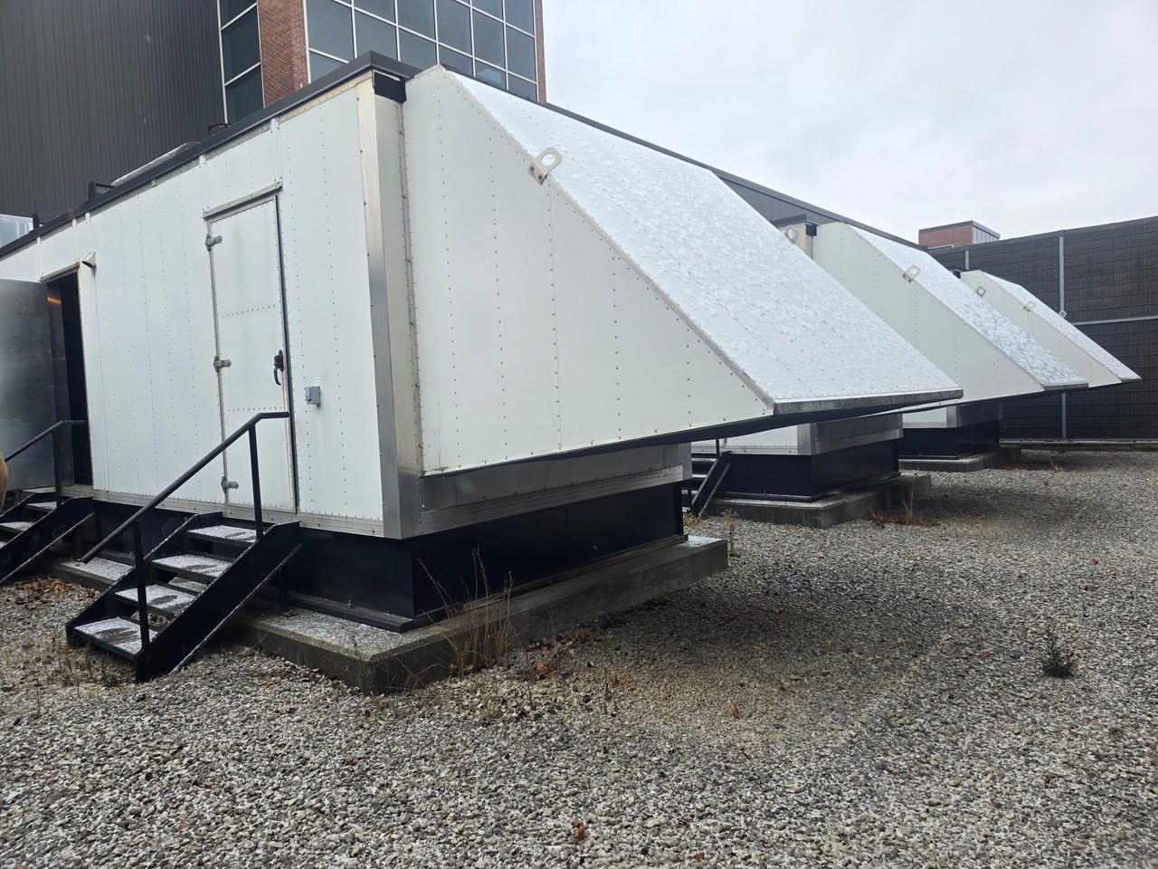 2MW 2000KW Detroit Diesel Generators Enclosed 7821/13200v 703Hrs