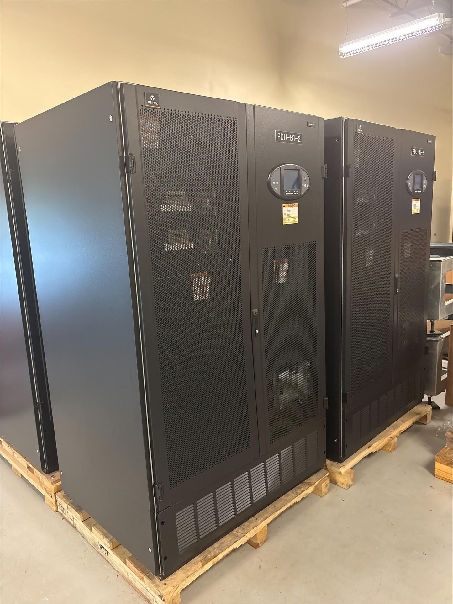 300KVA Liebert FPC PDU Model FPA30C817HS9171 480 208/120 3ph 370A