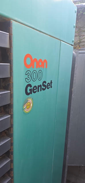 Onan 300 kW Commercial Standby Diesel Generator Komatsu 3 Phase 277/480V 1769hrs
