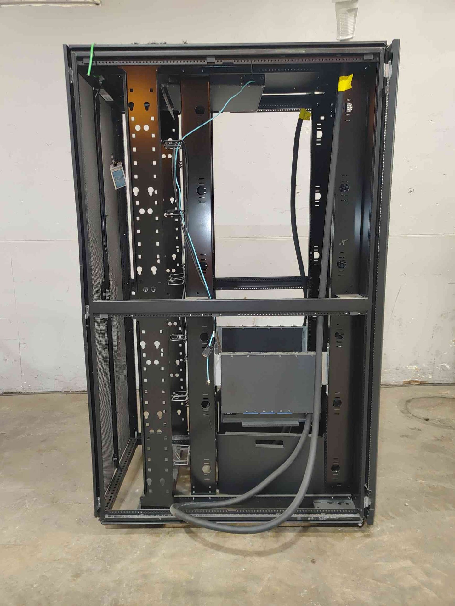 HP Server Rack HPE E842 1200mm Wide Rack Cabinet (SKU: 110394)