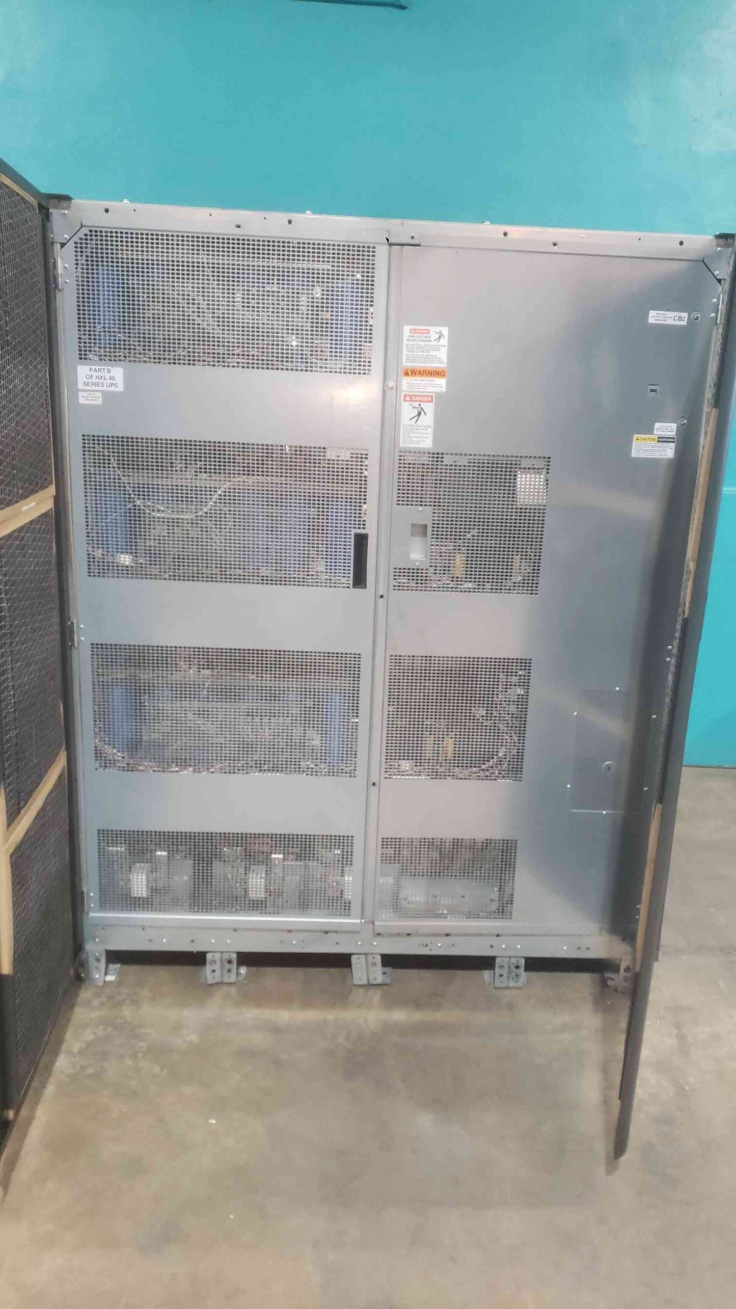 Liebert NXL 750kVA 675kW 3 Phase Online UPS System 575V 40MM750303IBS02 Emerson