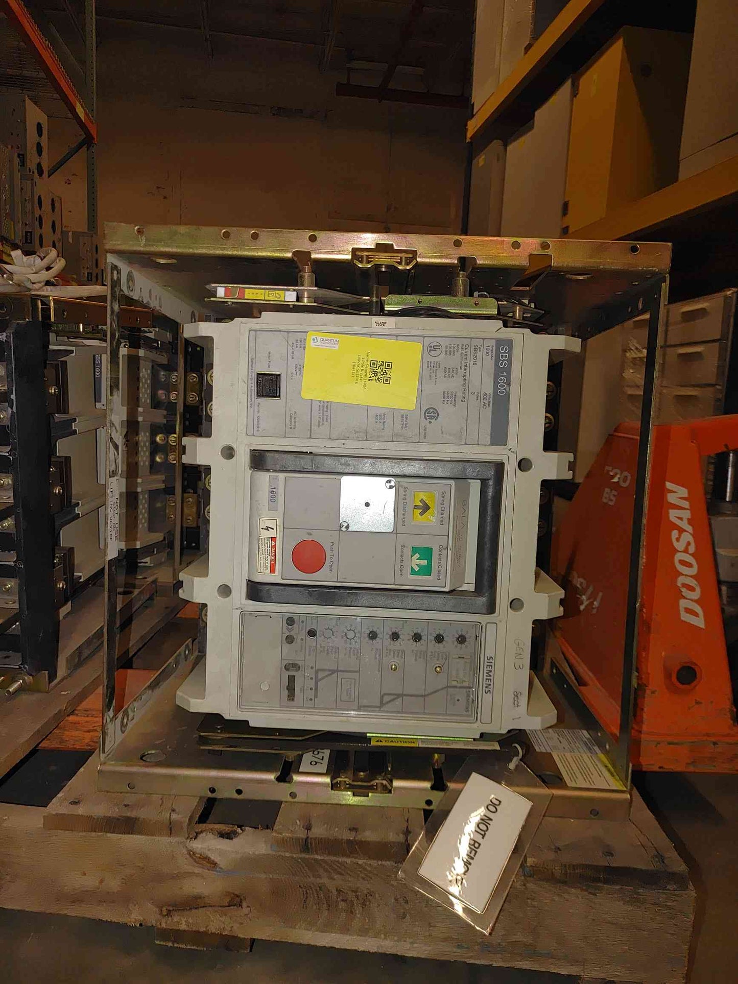 Siemens 1600A 3 Pole Breaker 600VAC SBS2016 in Chassis (108454)