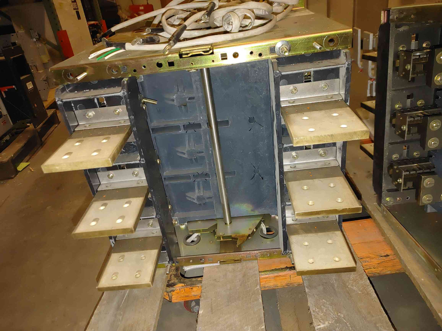 Siemens 1600A 3 Pole Breaker 600VAC SBS2016 in Chassis (108454)