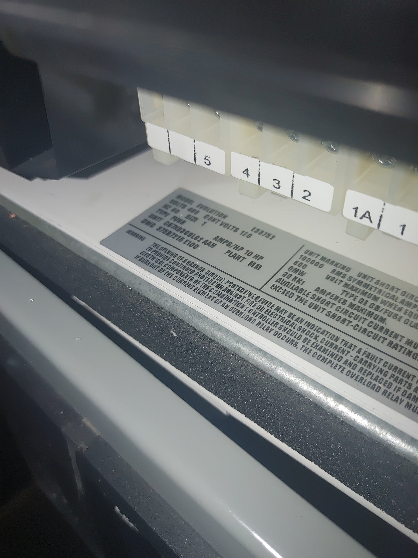 GE Evolution Series E9000 Motor Control Center 600A 480v 2 Section 8 Buckets