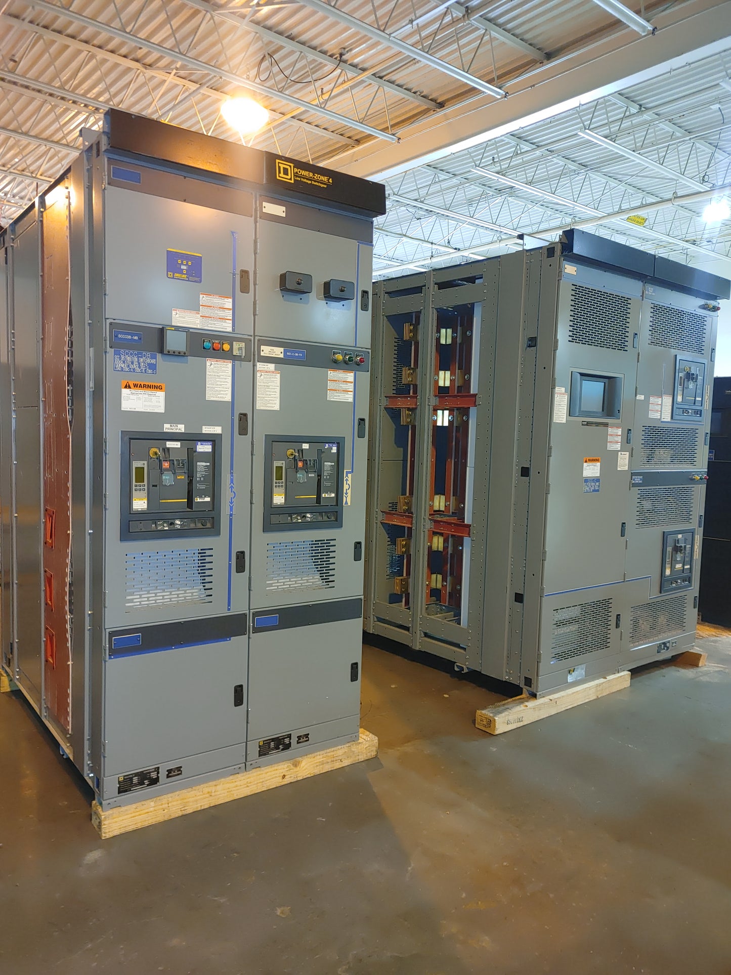 SQUARE D Power Zone Switchgear 3200A 12 Section w/ 13 Skidded Breakers (112402)
