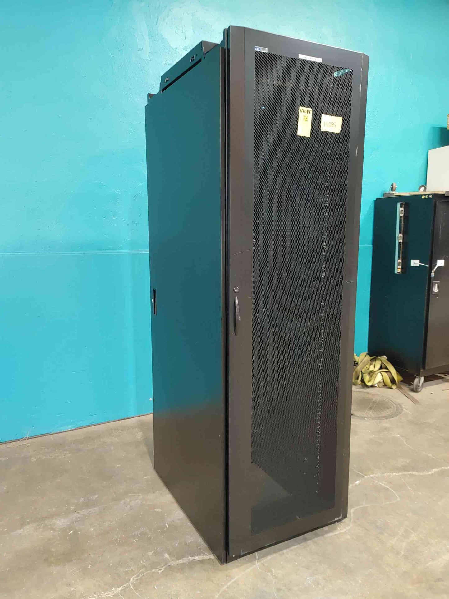 42U SMC Fully Enclosed Server Rack Black Rooftop Fan (SKU: 111085)