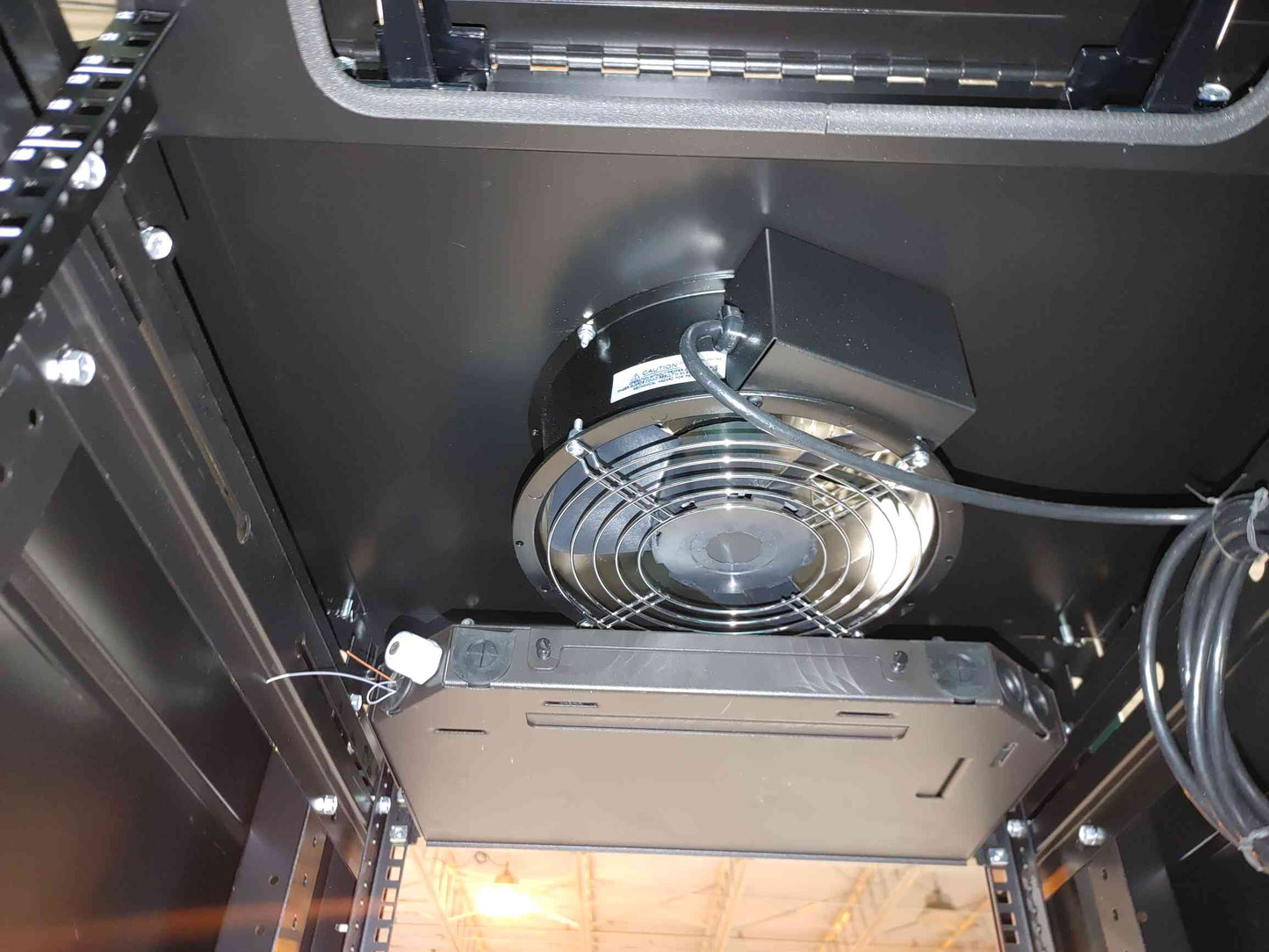 42U SMC Fully Enclosed Server Rack Black Rooftop Fan (SKU: 111085)