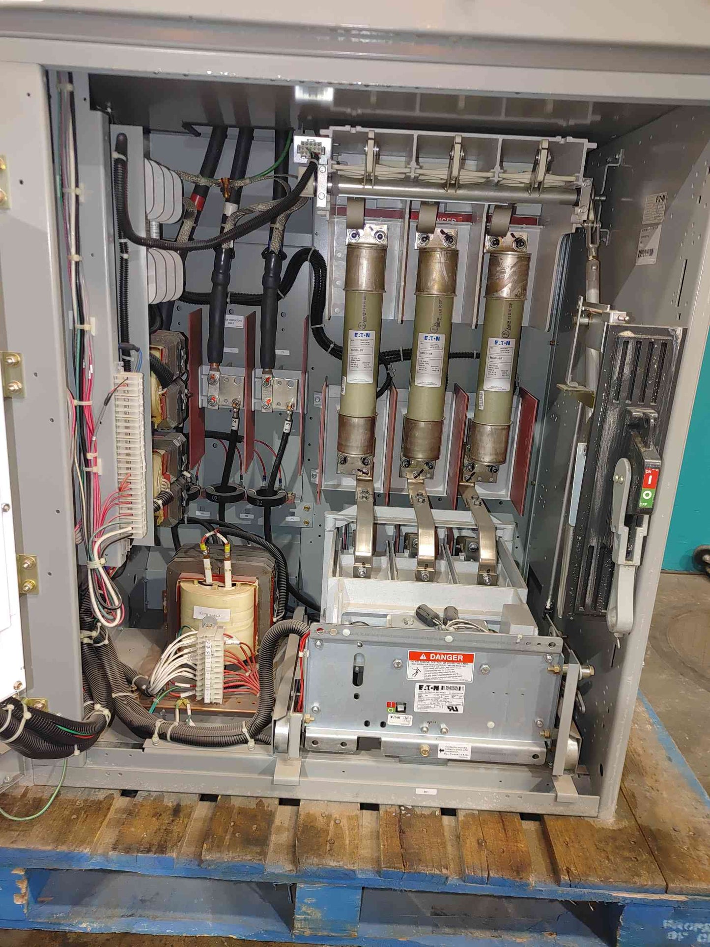 50KA Symmetrical Eaton AmpGard Medium Voltage Motor Control 7200/4160V CVST (SKU: 111333)