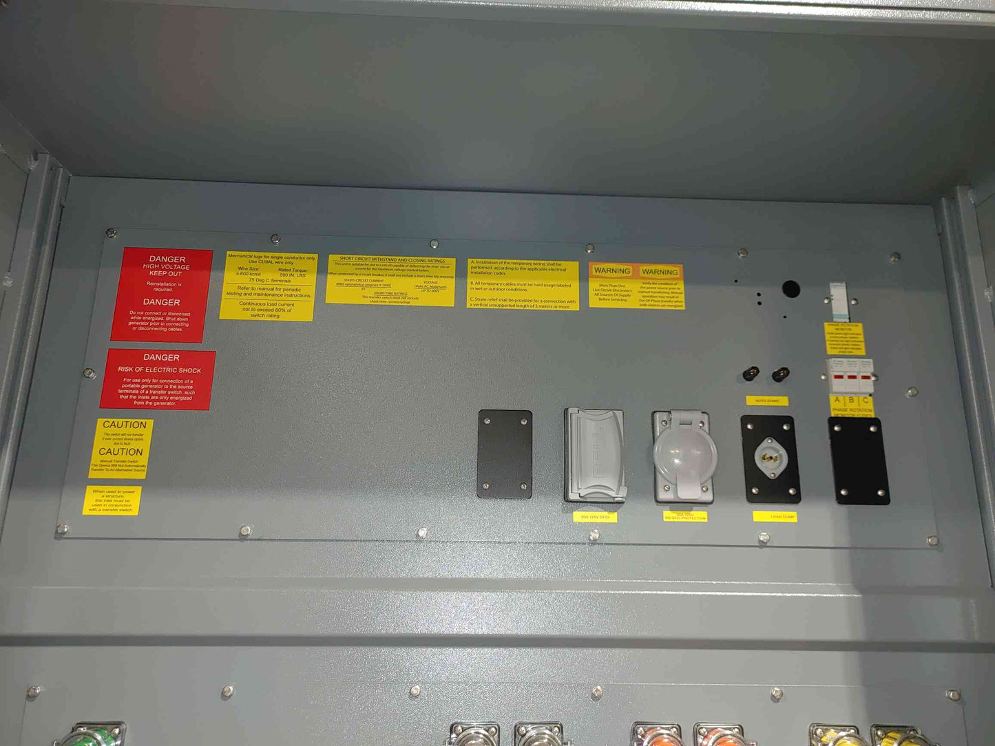 NEW Trystar 3000A Generator Docking Station 480V 3 Phase Switch GHUA1.N5-A-A-A2 (SKU: 111367)