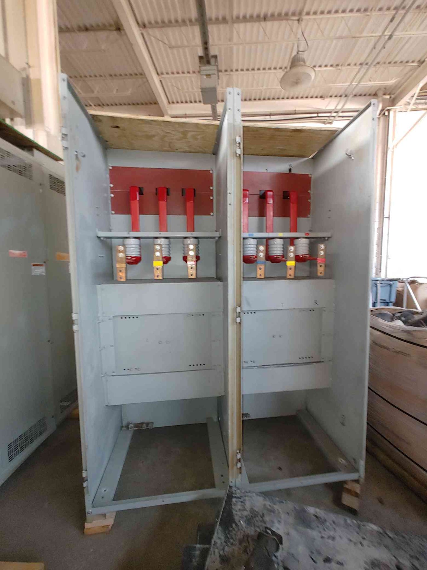 Westinghouse WLI 15kV 600A Load Interrupter Switchgear Lineup 15 kV 2 Bay