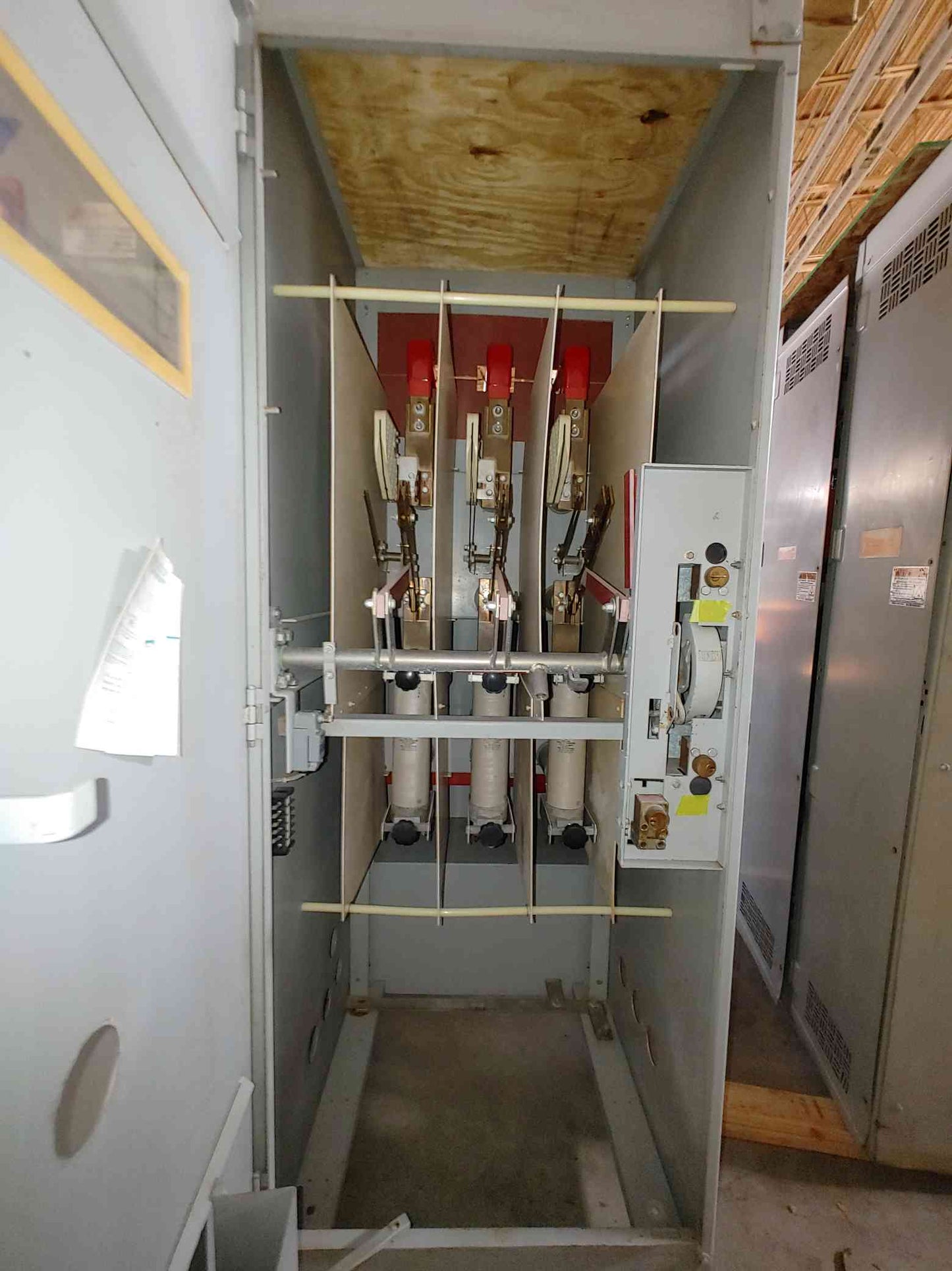 Westinghouse WLI 15kV 600A Load Interrupter Switchgear Lineup 15 kV 2 Bay