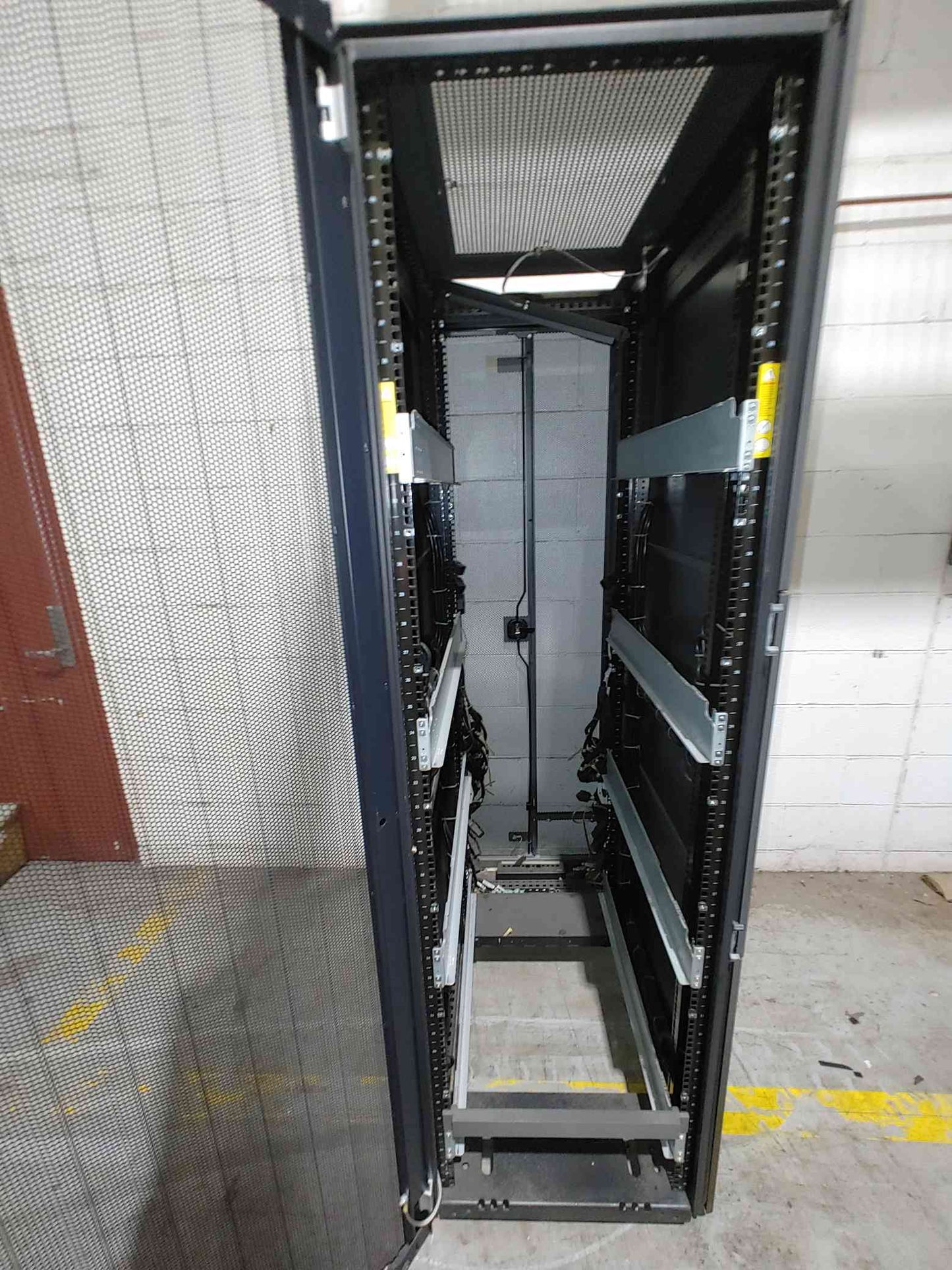 Hp Server Rack G2 10642 Fully Enclosed