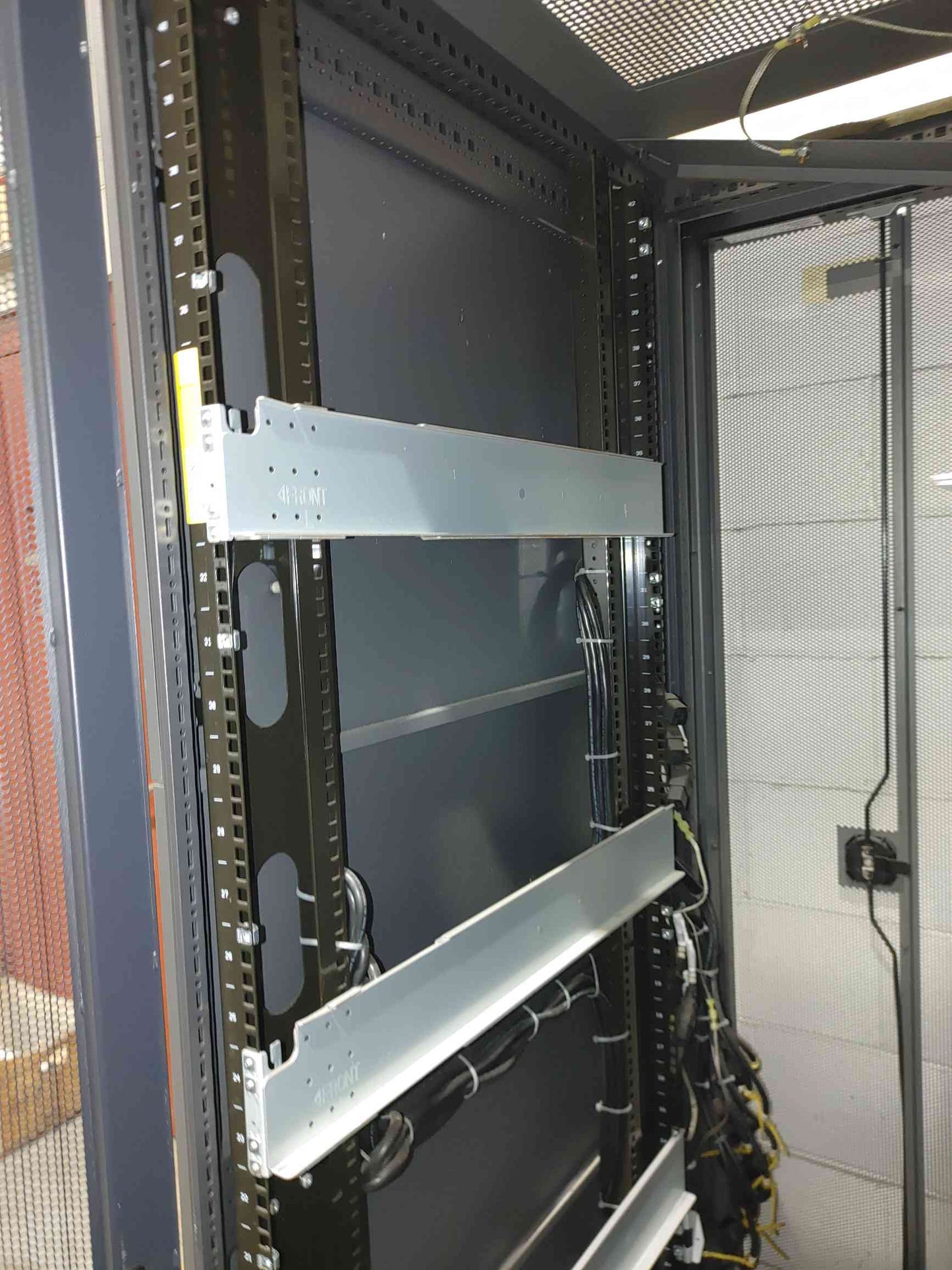 Hp Server Rack G2 10642 Fully Enclosed