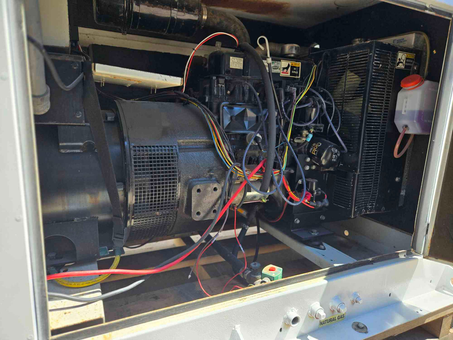 30KW Lynx Generator 3.0L GM LP Nat Gas 120/240V 1Ph. '07 1573Hrs. LOAD TESTED
