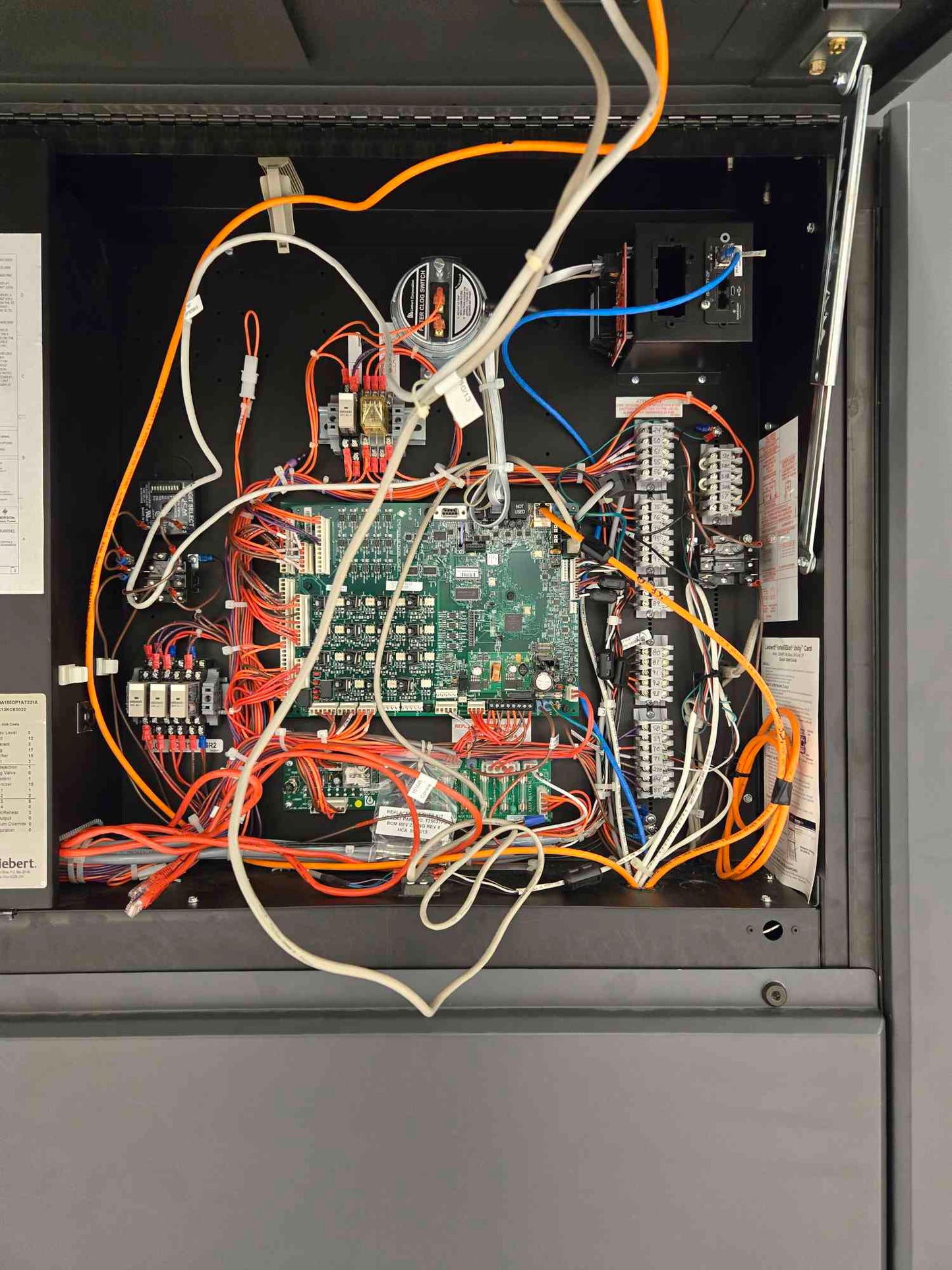 Vertiv DSE DA150D 30 Ton Air Cooled CRAC Downflow 460V 3Ph '13 w/ Condenser