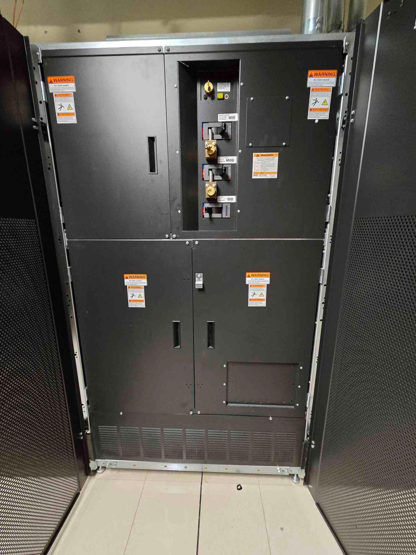 Emerson NX 200KVA UPS 480V w/ Battery Cabinet & Bypass '14