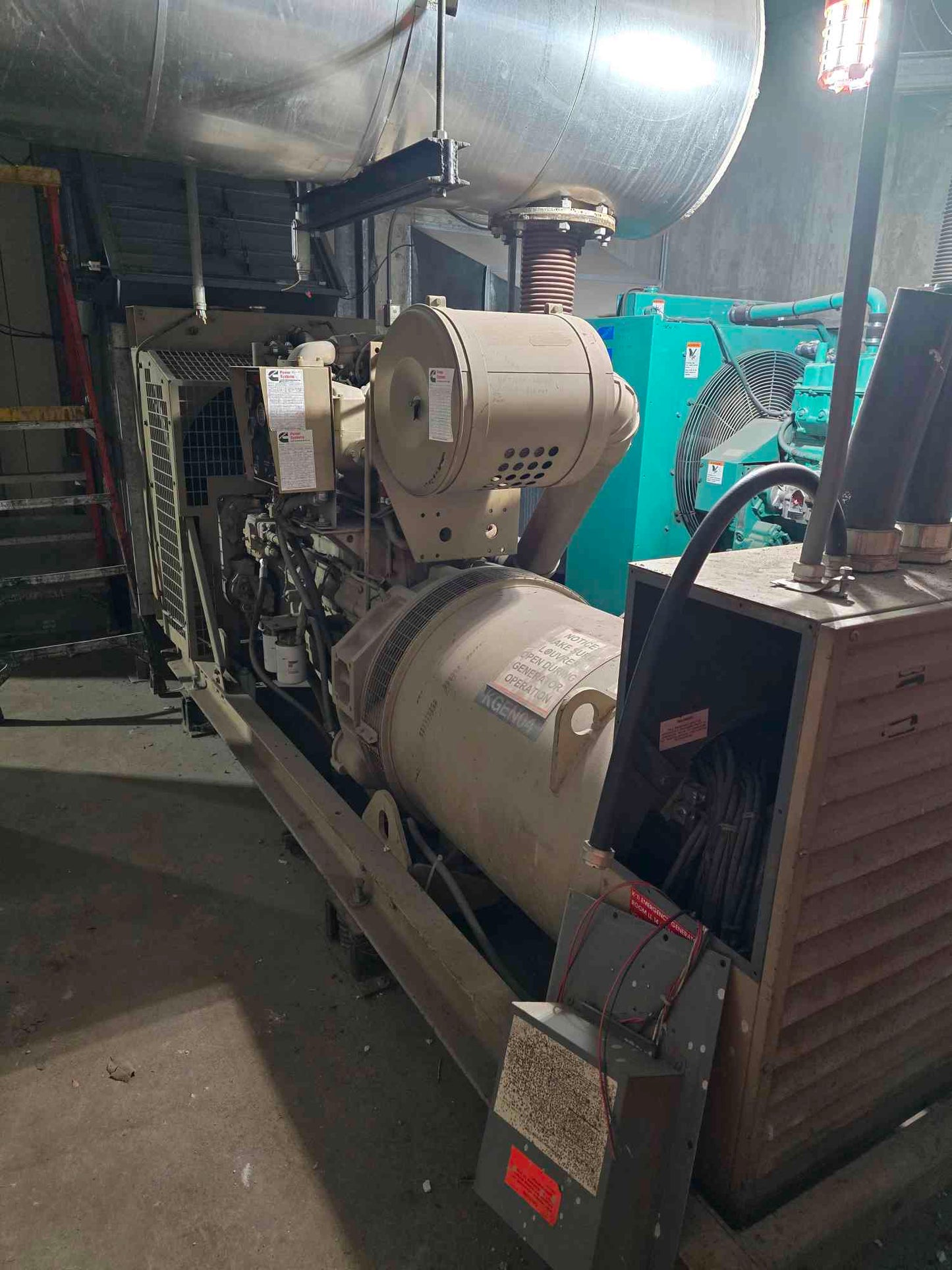 300KW Cummins NTA855 Diesel Generator 3PH 1080hrs