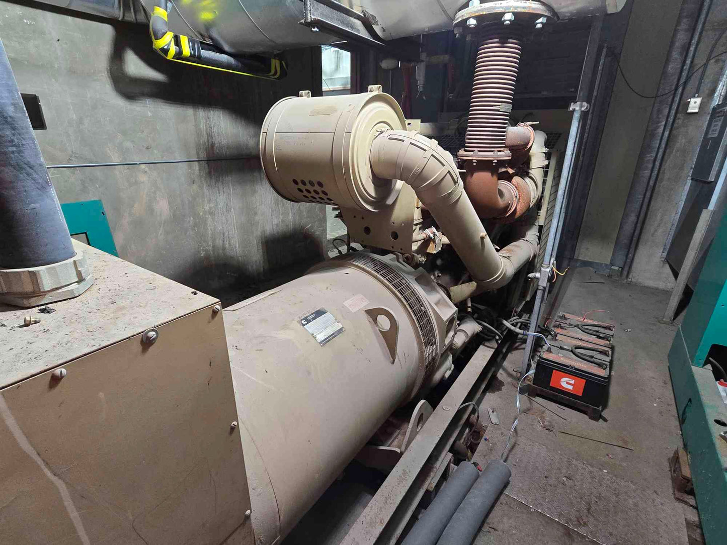 300KW Cummins NTA855 Diesel Generator 3PH 1080hrs