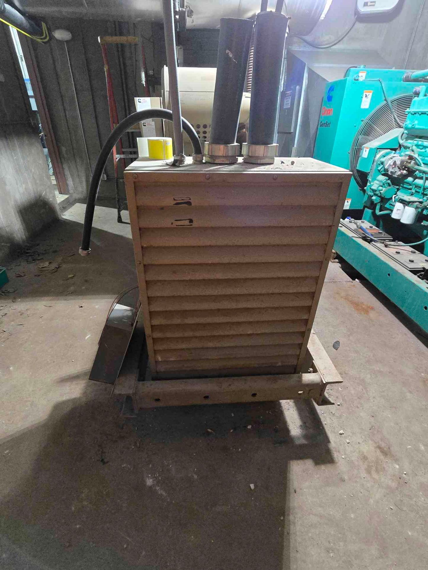 300KW Cummins NTA855 Diesel Generator 3PH 1080hrs