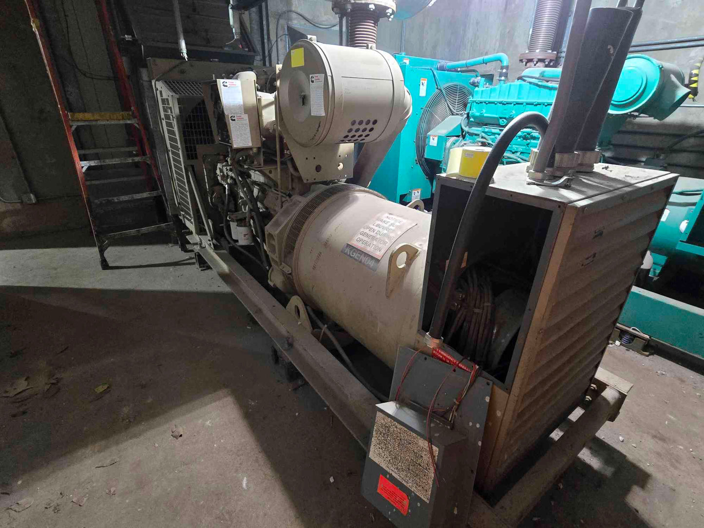 300KW Cummins NTA855 Diesel Generator 3PH 1080hrs