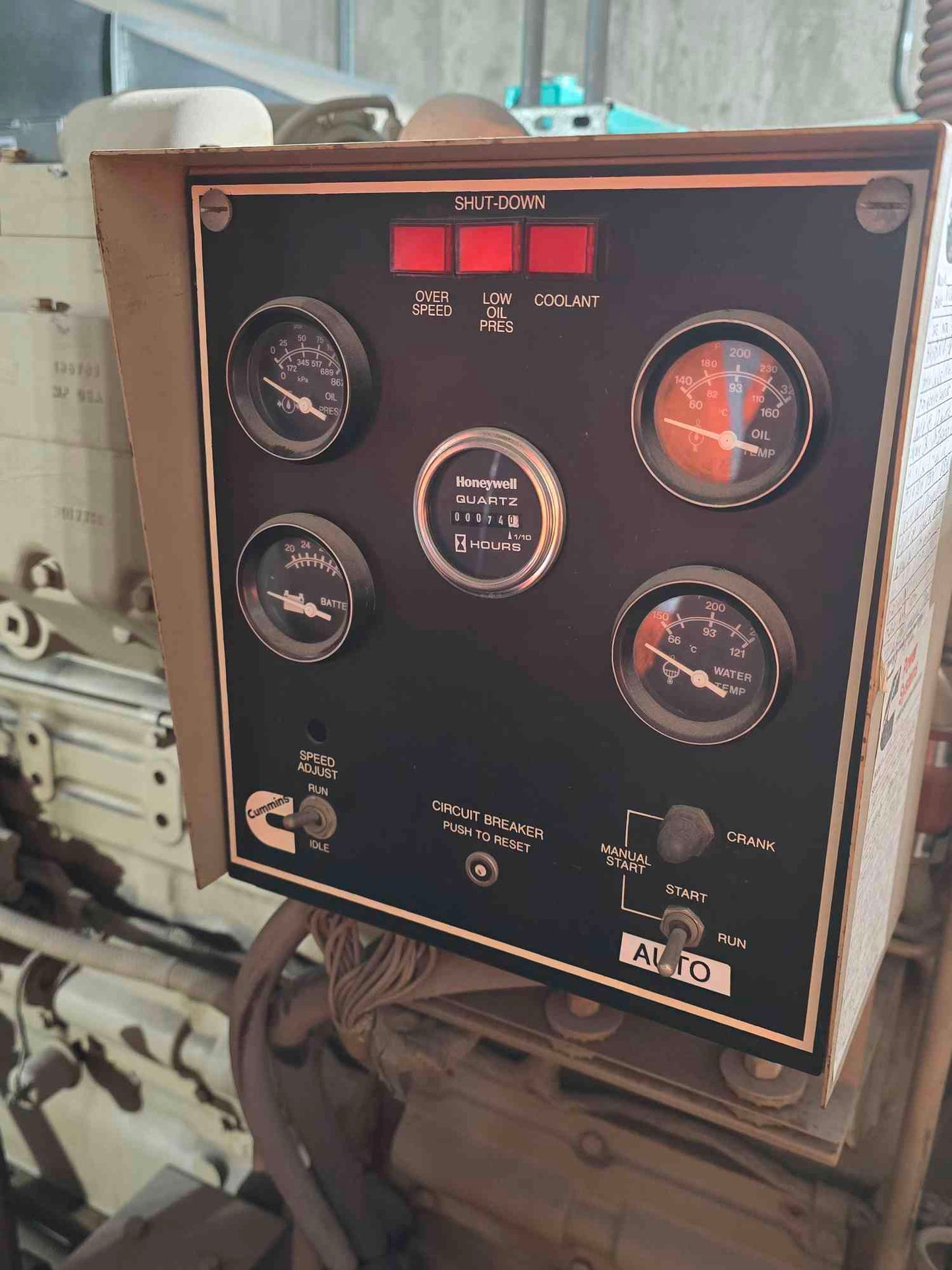 300KW Cummins NTA855 Diesel Generator 3PH 1080hrs