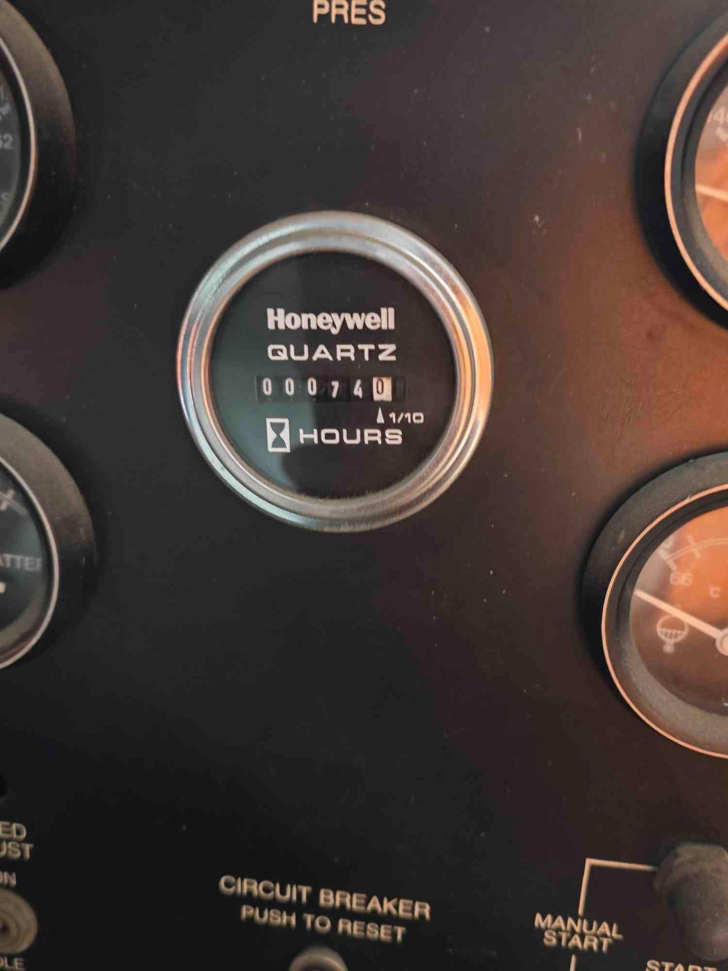 300KW Cummins NTA855 Diesel Generator 3PH 1080hrs