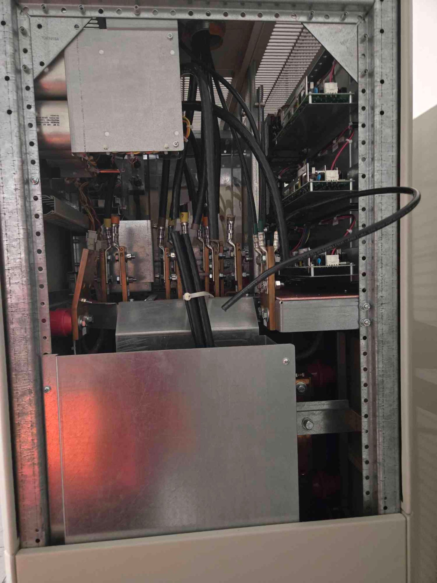 200 Amp MGE APC ATS 480V 3ph Static Transfer Switch(SKU: 109712)