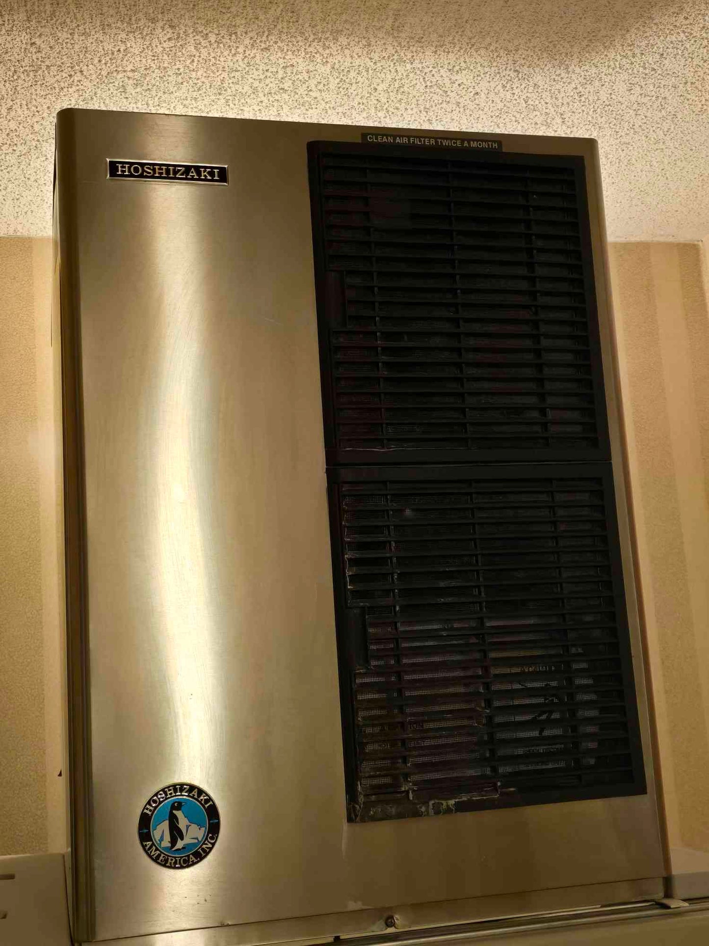 Hoshizaki Commercial Ice Dispenser W/ Ice Maker KM-515MAH