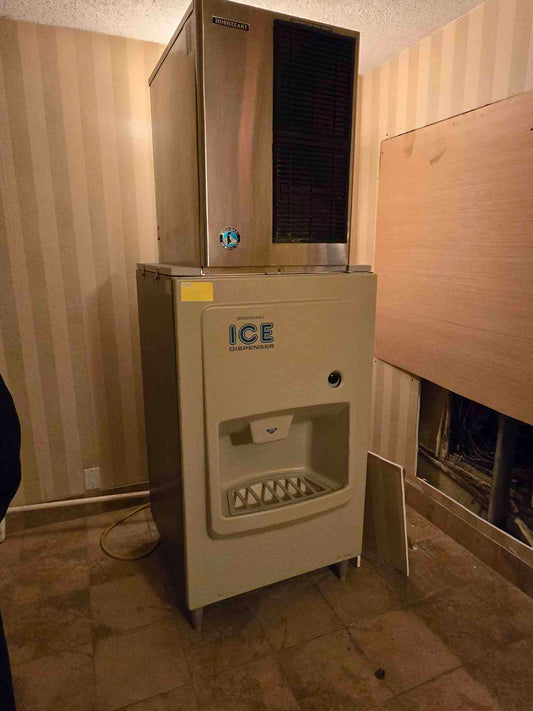 Hoshizaki Commercial Ice Dispenser W/ Ice Maker KM-515MAH