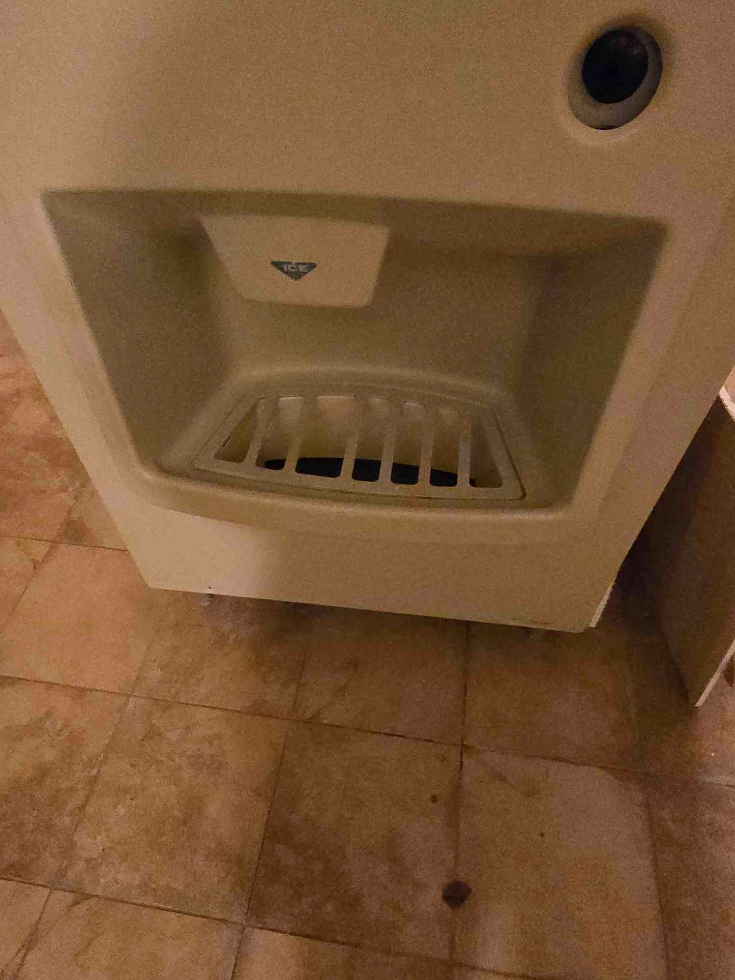 Hoshizaki Commercial Ice Dispenser W/ Ice Maker KM-515MAH