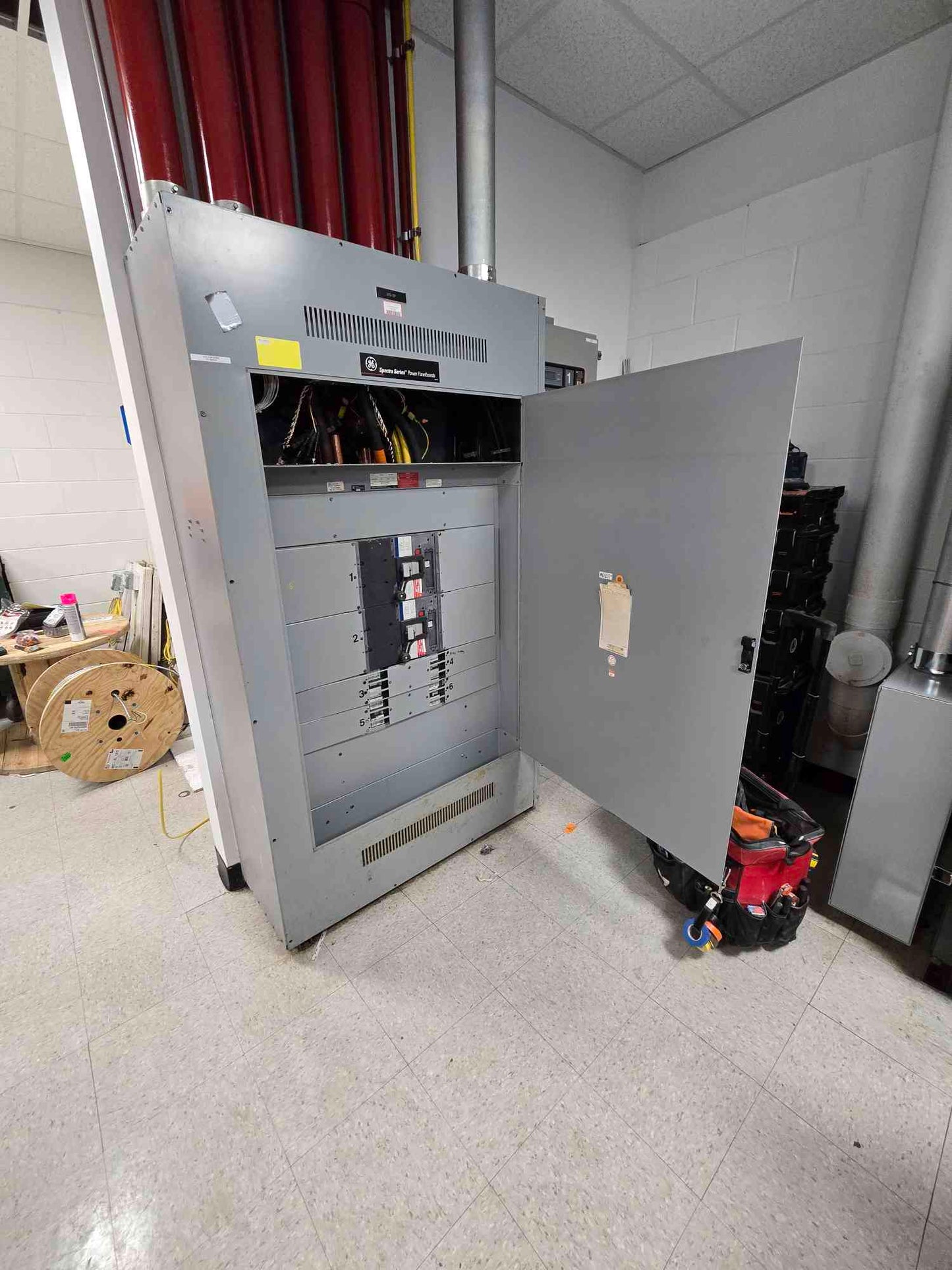 1200A Spectra Series Power PanelBoard 480v 3PH 6 Breakers