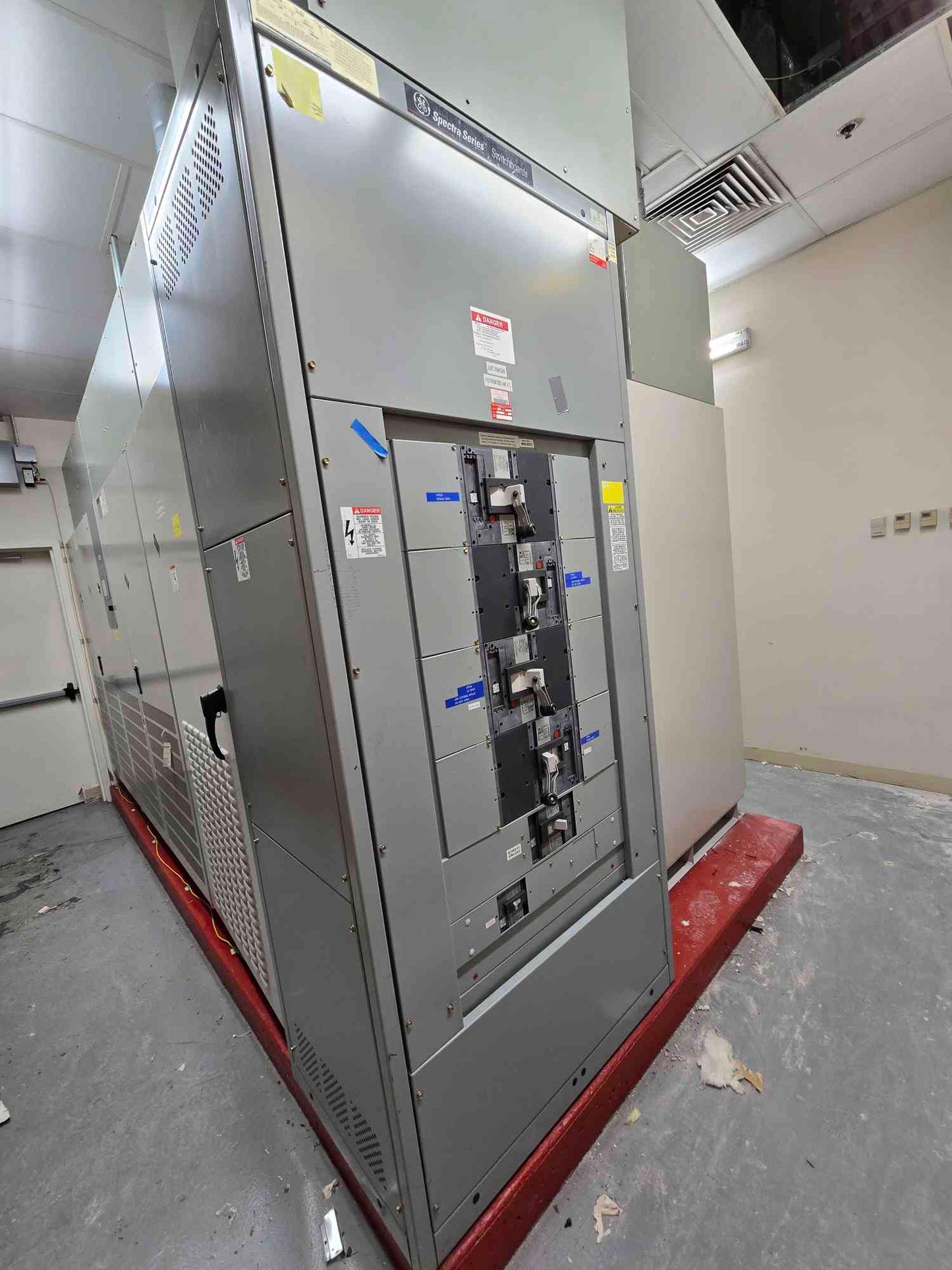 1600A Spectra Series Panelboards 480y/277v 3PH 4Wire 6 Breaker