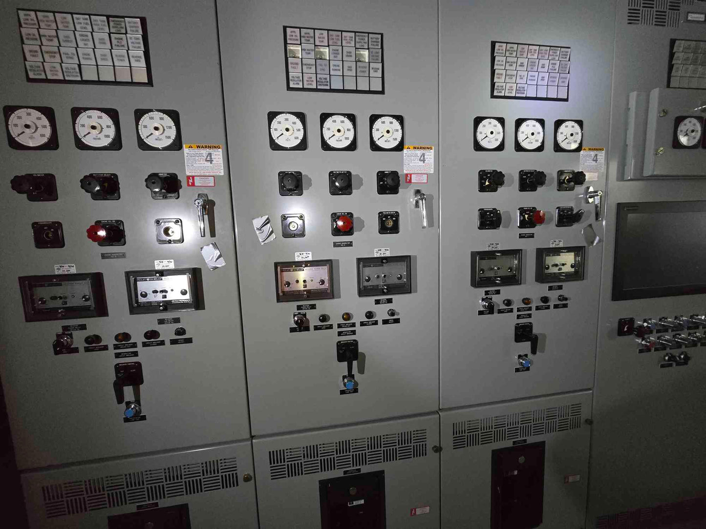 4000A Russelectric 8 Section Paralleling Switchgear 277/480V