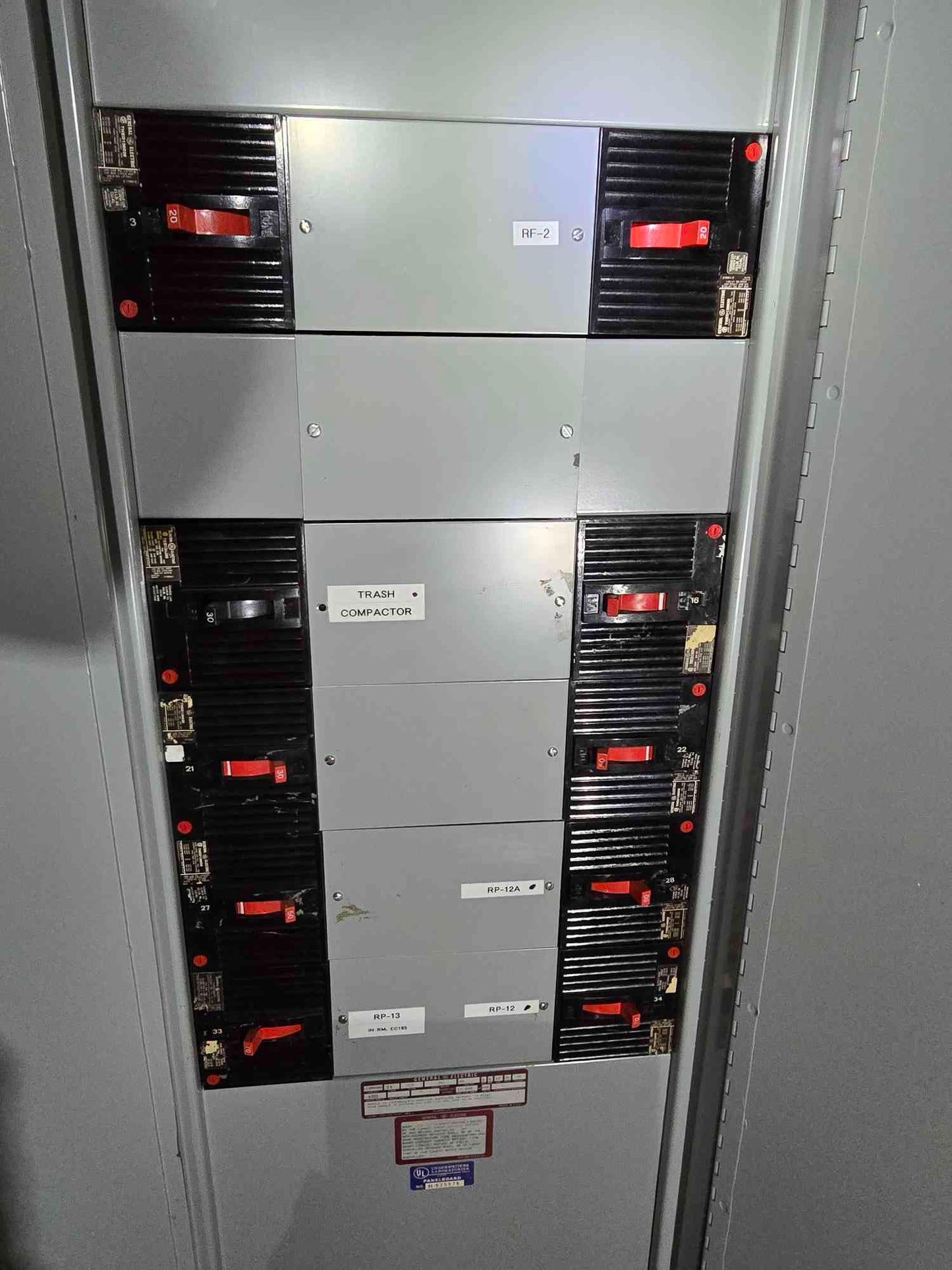 400A GE Panelboard 480v 3PH 8 Breakers